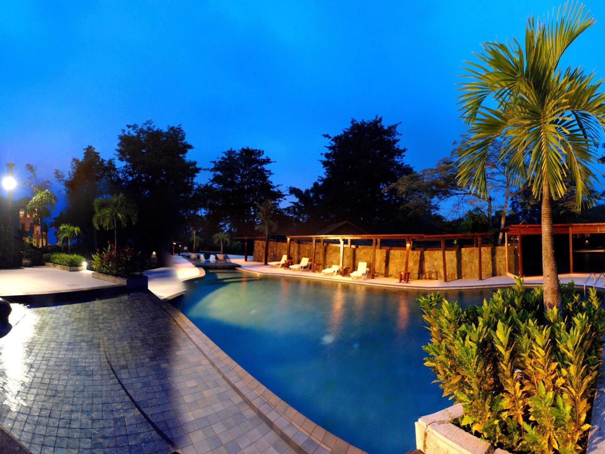 Finna Golf & Country Club Prigen Exterior foto