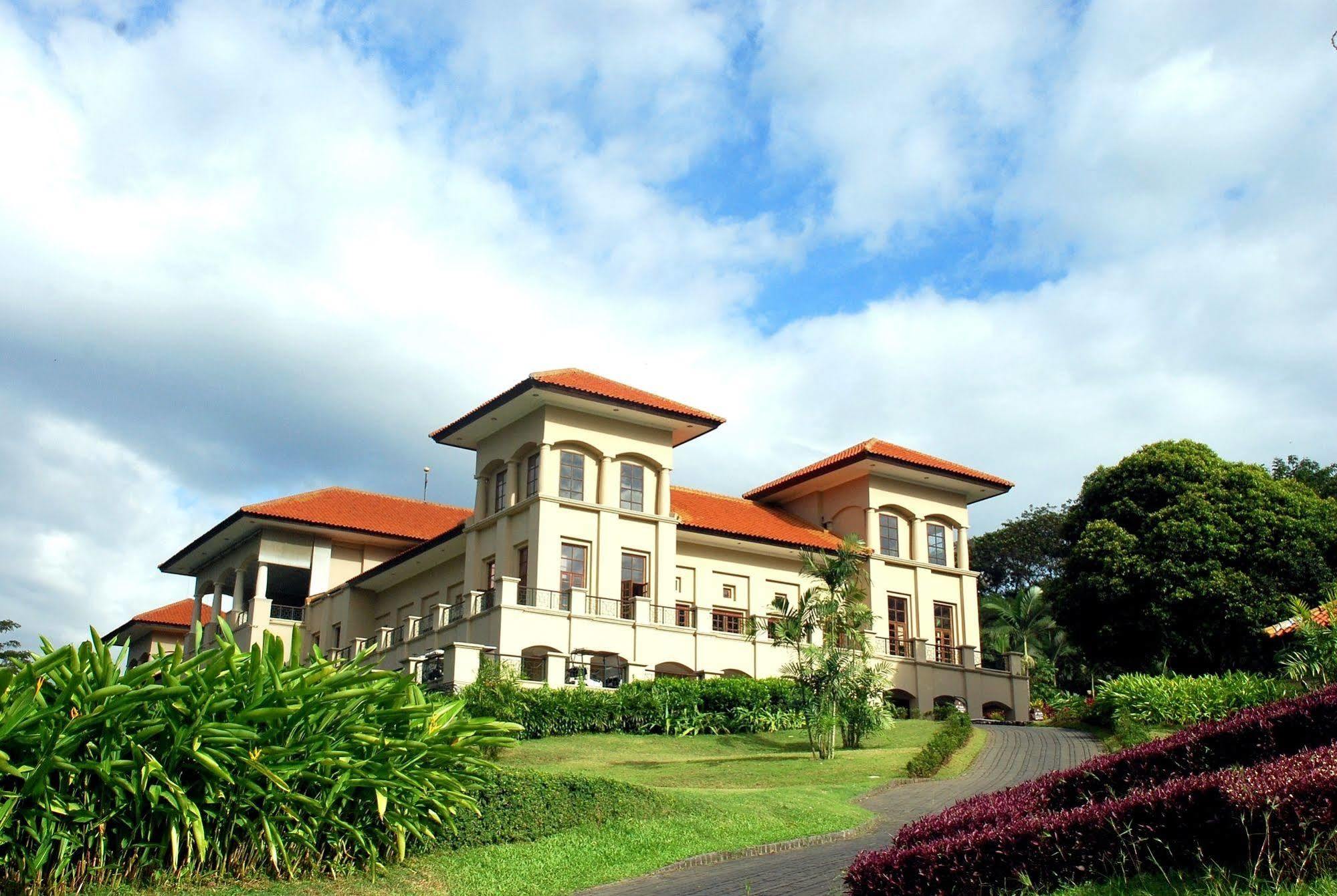 Finna Golf & Country Club Prigen Exterior foto
